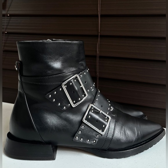 Capezzani Leather Pointed Toe Stud Ankle Boot Size 7.5 (38) - Picture 4 of 14